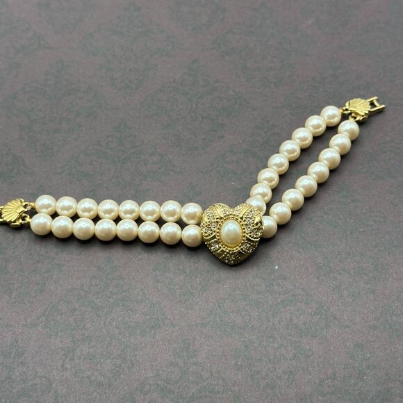 Vintage Richelieu Double Faux Pearl Bracelet with heart “centerpiece” covered in - Picture 11 of 14